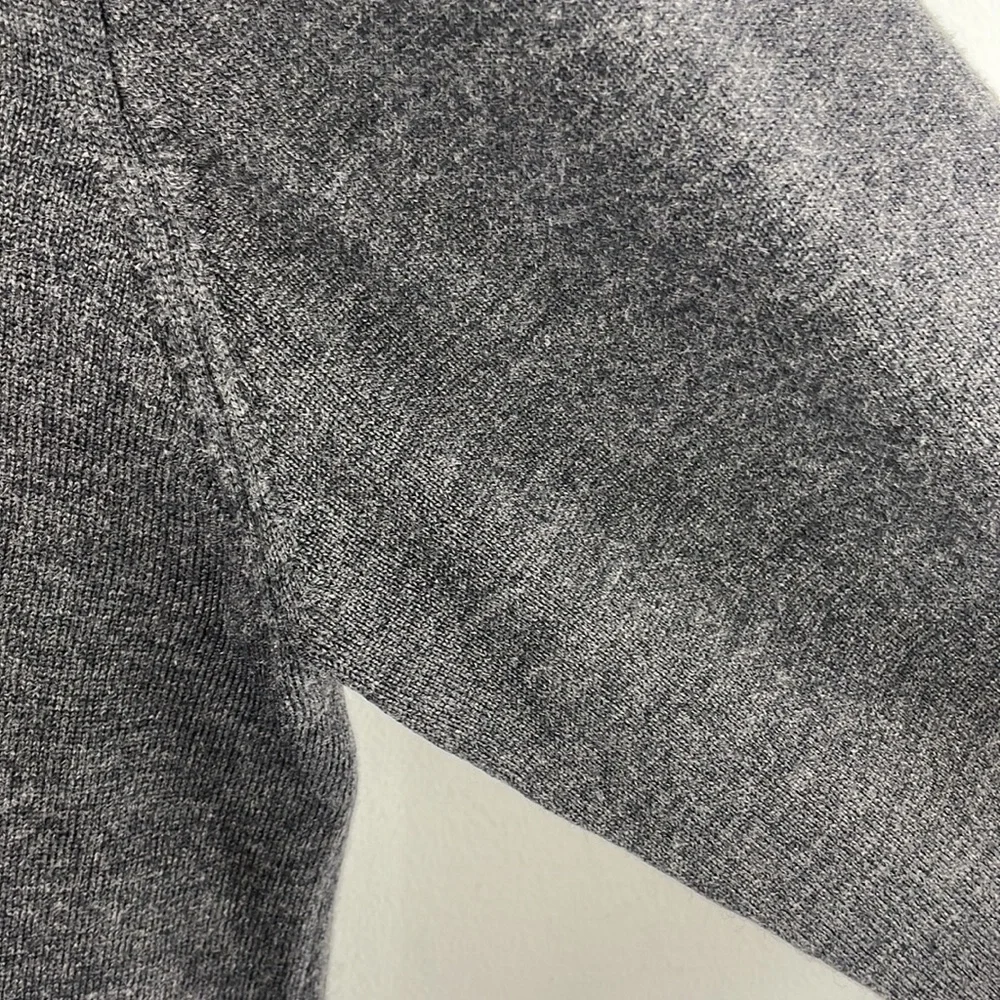 J.Crew Mens Charcoal‎ Gray 100% Merino Wool V-Neck Sweater 64933 Size M